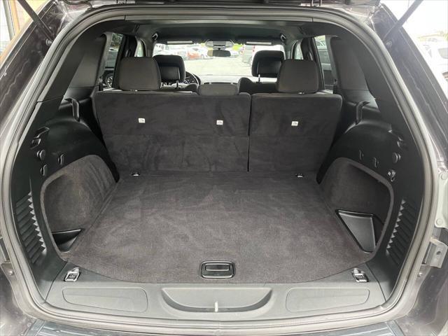 Photo of 2019 Gray (Granite Crystal Metallic) Jeep Grand Cherokee