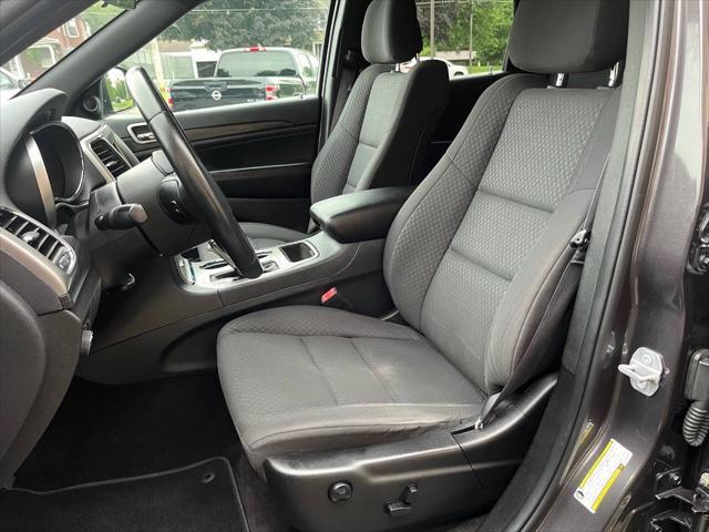 Photo of 2019 Gray (Granite Crystal Metallic) Jeep Grand Cherokee