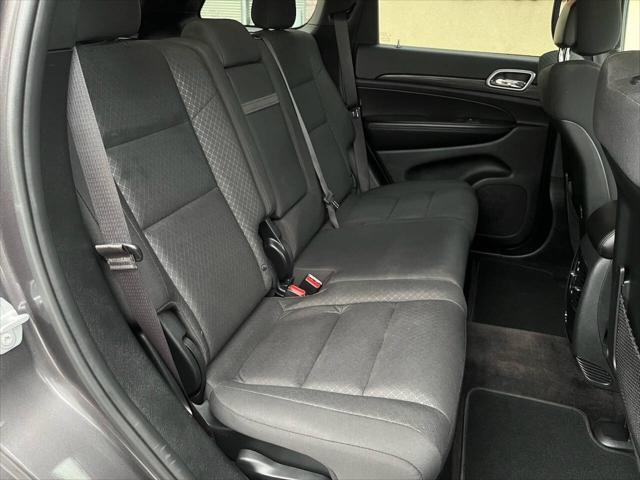 Photo of 2019 Gray (Granite Crystal Metallic) Jeep Grand Cherokee