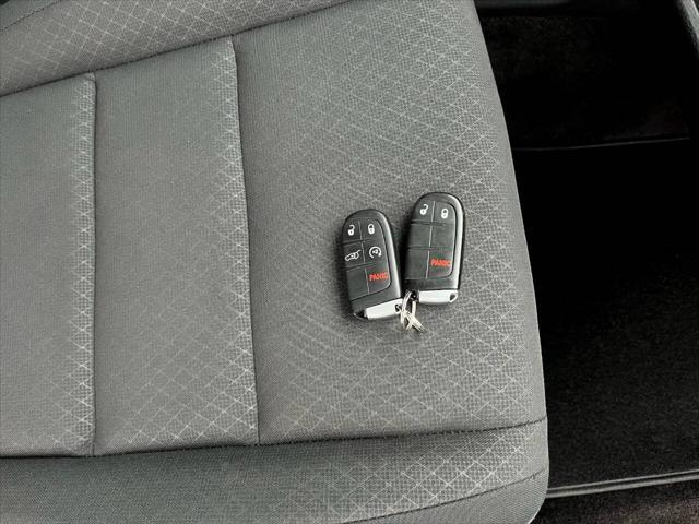 Photo of 2019 Gray (Granite Crystal Metallic) Jeep Grand Cherokee