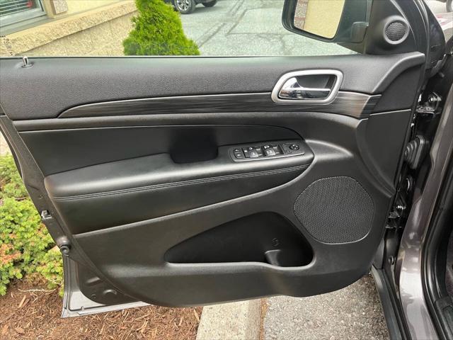 Photo of 2019 Gray (Granite Crystal Metallic) Jeep Grand Cherokee