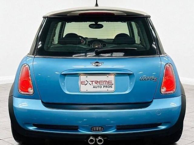 Photo of 2005 Electric Blue Metallic MINI Cooper S