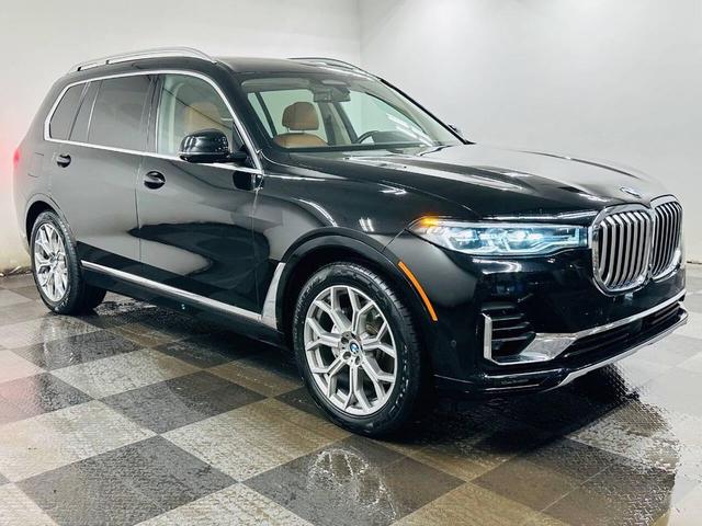 Photo of 2020 Black Sapphire Metallic BMW X7