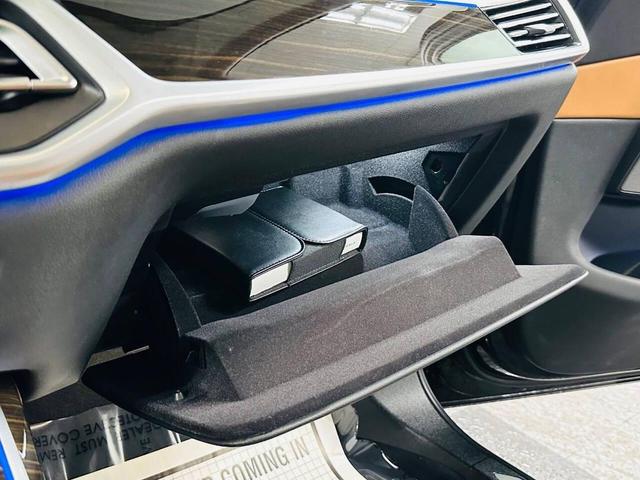 Photo of 2020 Black Sapphire Metallic BMW X7