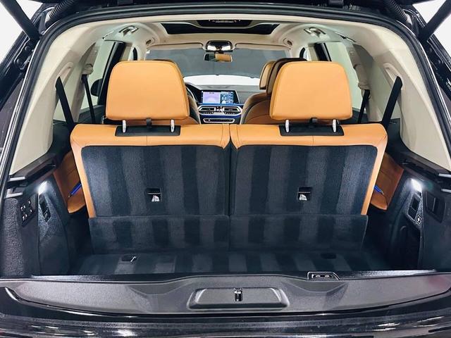 Photo of 2020 Black Sapphire Metallic BMW X7
