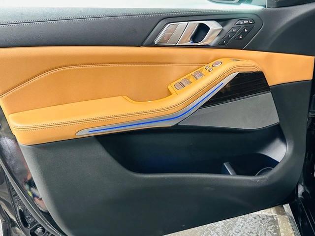 Photo of 2020 Black Sapphire Metallic BMW X7