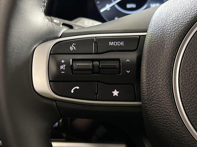 Photo of 2025 Glacial White Pearl Kia Sportage