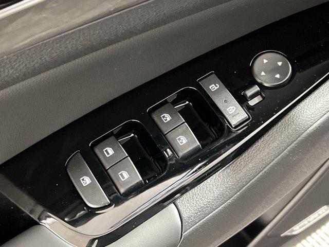 Photo of 2025 Glacial White Pearl Kia Sportage