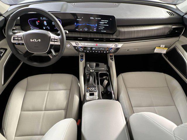 Photo of 2025 Glacial White Pearl Kia Telluride