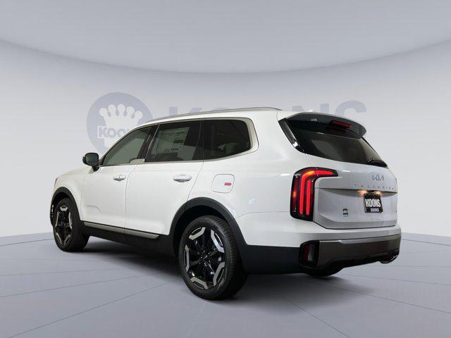 Photo of 2025 Glacial White Pearl Kia Telluride