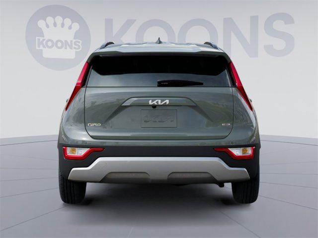 Photo of 2025 Cityscape Green Kia Niro