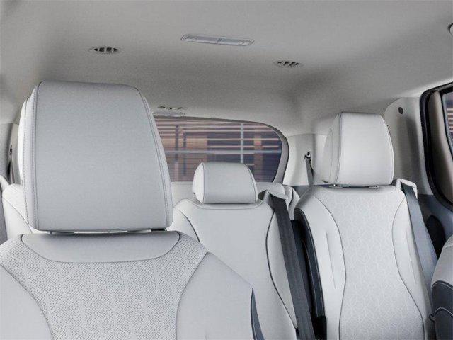 Photo of 2025 Snow White Pearl Kia Carnival