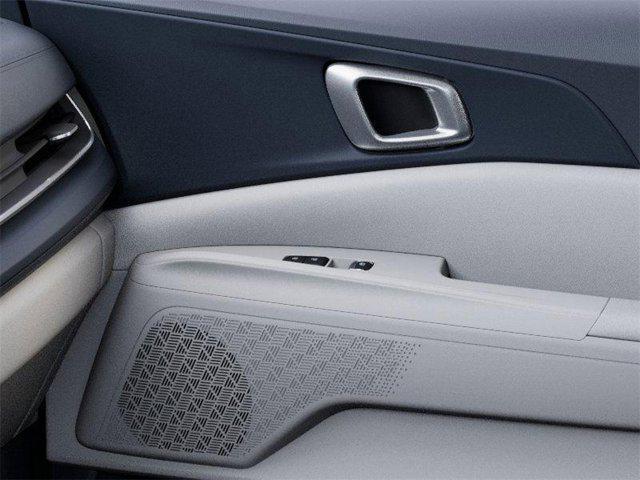 Photo of 2025 Snow White Pearl Kia Carnival