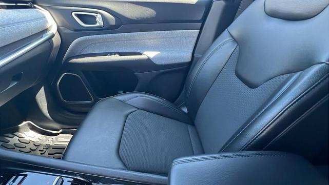 Photo of 2023 Granite Crystal Clearcoat Metallic Jeep Compass