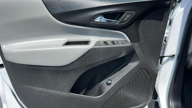 Photo of 2023 Summit White Chevrolet Equinox