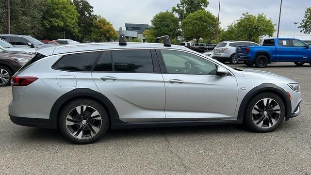 Photo of 2018 Quicksilver Metallic Buick Regal TourX