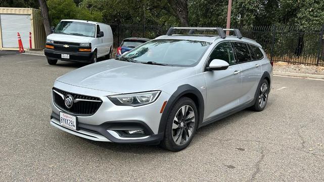 Photo of 2018 Quicksilver Metallic Buick Regal TourX