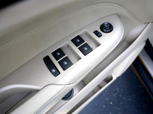 Photo of 2011 Brown Cadillac SRX