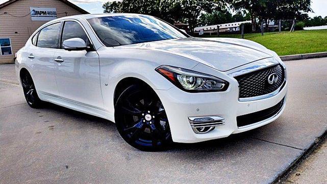 Photo of 2018 White INFINITI Q70L