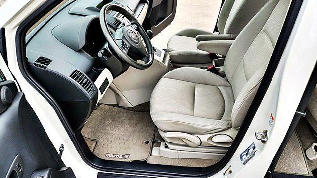 Photo of 2009 White Mazda Mazda5