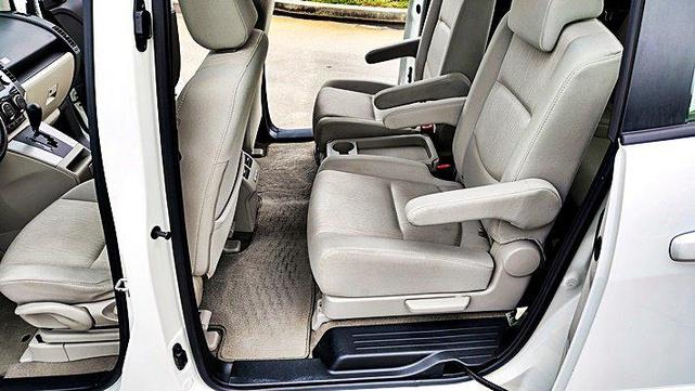 Photo of 2009 White Mazda Mazda5