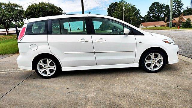 Photo of 2009 White Mazda Mazda5