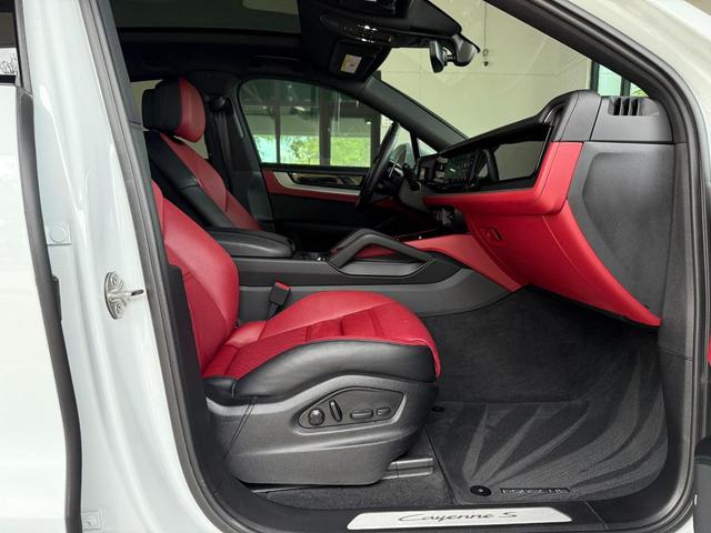 Photo of 2024 Porsche Cayenne