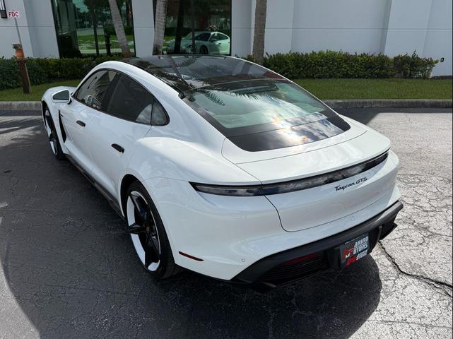 Photo of 2022  Porsche Taycan