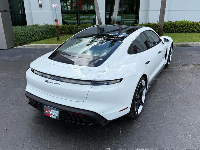 Photo of 2022  Porsche Taycan