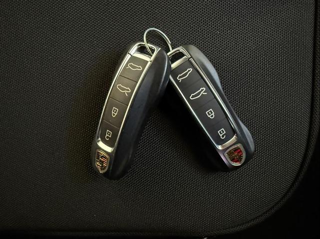 Photo of 2022  Porsche Taycan