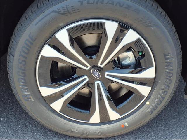 Photo of 2025 COSMIC WHT PRL Subaru Solterra