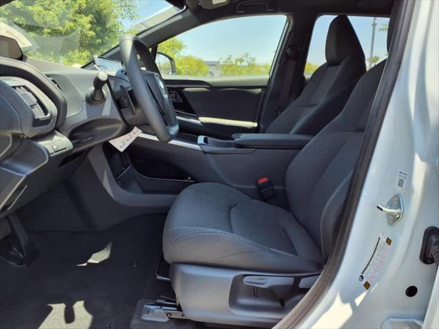Photo of 2025 COSMIC WHT PRL Subaru Solterra