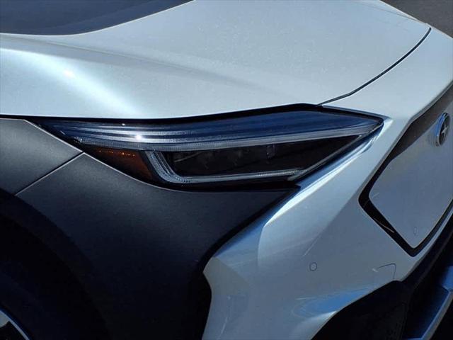 Photo of 2025 COSMIC WHT PRL Subaru Solterra
