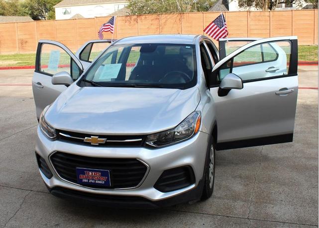 Photo of 2018 Silver Chevrolet Trax