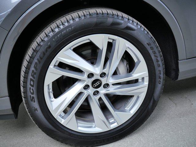Photo of 2022 Samurai Gray Metallic Audi Q7