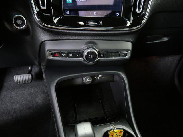 Photo of 2025 Silver Dawn Metallic Volvo XC40