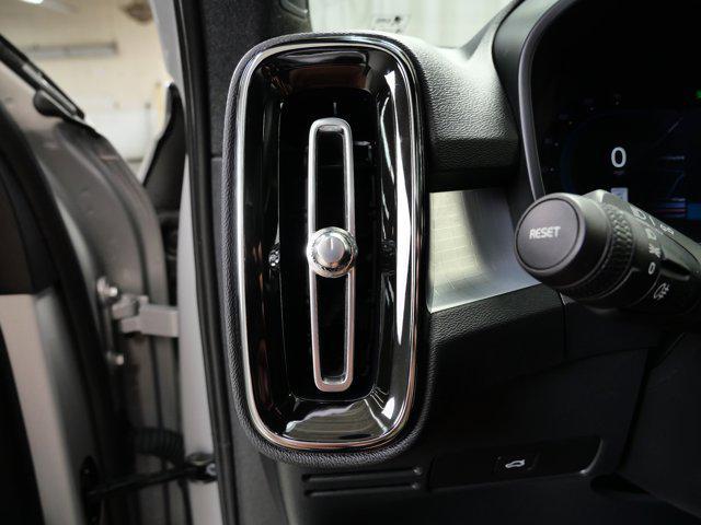 Photo of 2025 Silver Dawn Metallic Volvo XC40