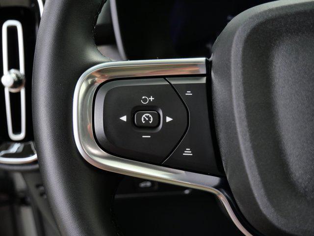Photo of 2025 Silver Dawn Metallic Volvo XC40