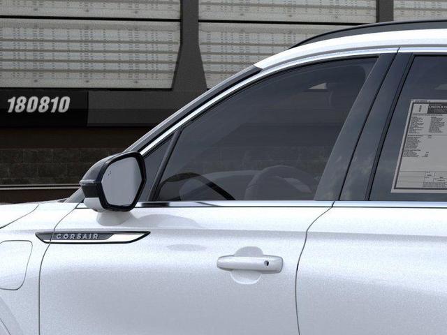 Photo of 2025 Crystal White Lincoln Corsair