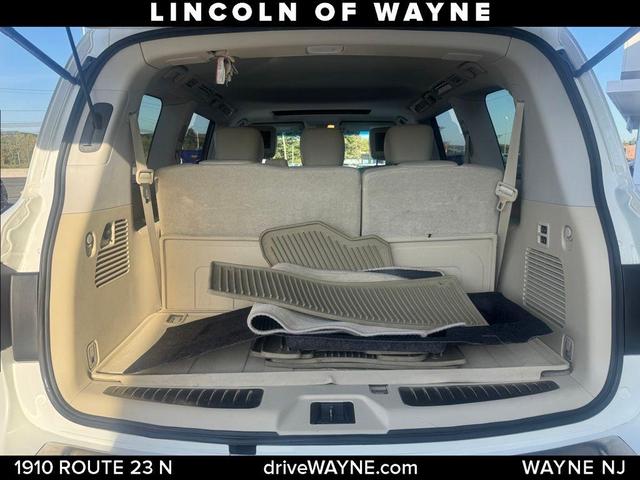 Photo of 2016 Majestic White INFINITI QX80