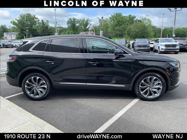 Photo of 2022 Infinite Black Metallic Lincoln Nautilus