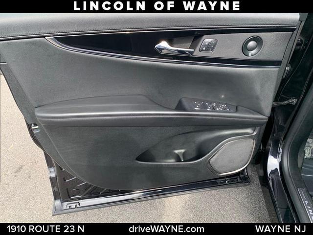 Photo of 2022 Infinite Black Metallic Lincoln Nautilus