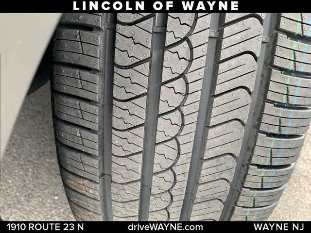 Photo of 2022 Infinite Black Metallic Lincoln Nautilus
