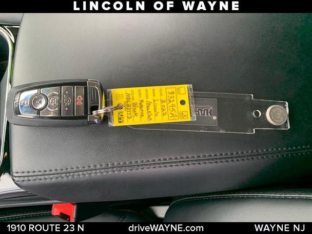 Photo of 2022 Infinite Black Metallic Lincoln Nautilus