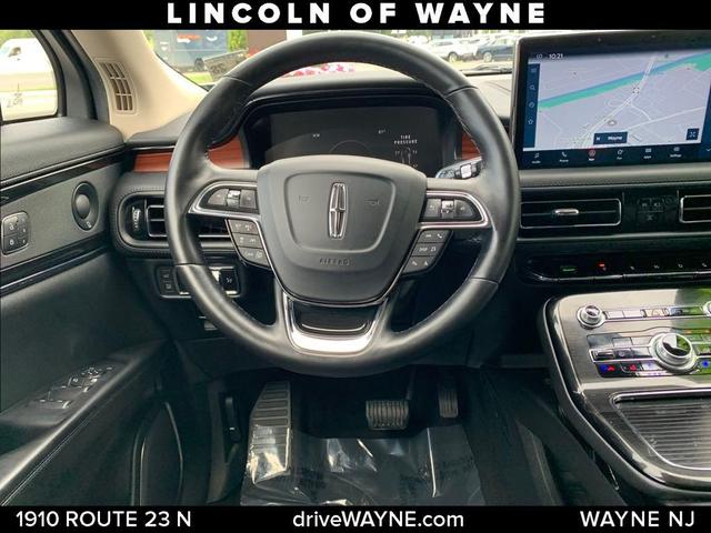 Photo of 2022 Infinite Black Metallic Lincoln Nautilus