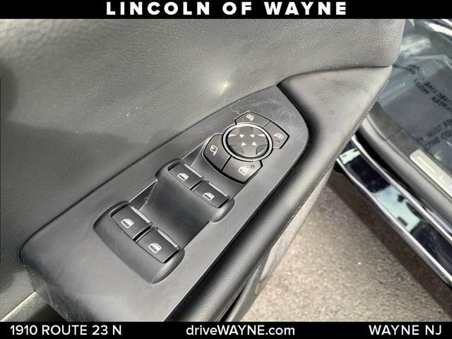 Photo of 2022 Infinite Black Metallic Lincoln Nautilus