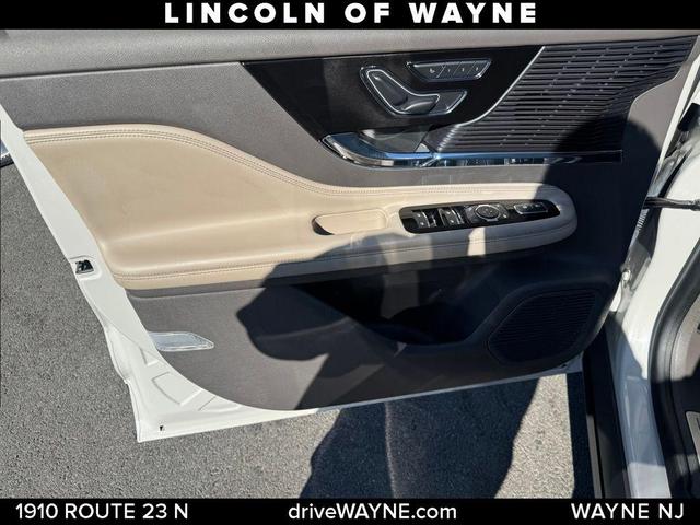 Photo of 2022 Ceramic Pearl Metallic Lincoln Corsair