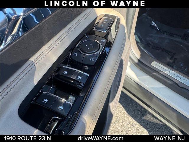 Photo of 2022 Ceramic Pearl Metallic Lincoln Corsair
