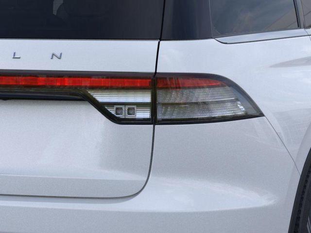 Photo of 2025 Crystal White Metallic Lincoln Aviator