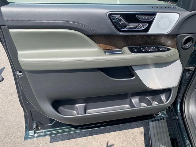 Photo of 2023 Manhattan Green Metallic Lincoln Navigator L